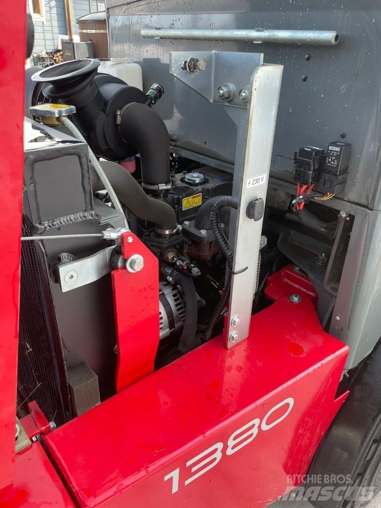 Weidemann 1380 Багатофункціональне обладнання для вантажних і землекопальних робіт