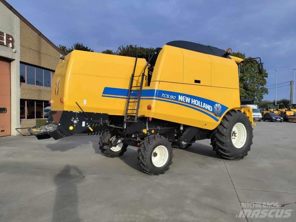 New Holland TC 5.90 Зернозбиральні комбайни