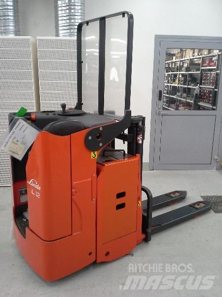Linde L12LS-03 Самохідні електроштабелери