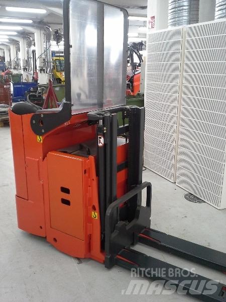 Linde L12LS-03 Самохідні електроштабелери