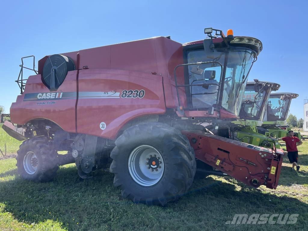 Case IH AF 8230 Зернозбиральні комбайни
