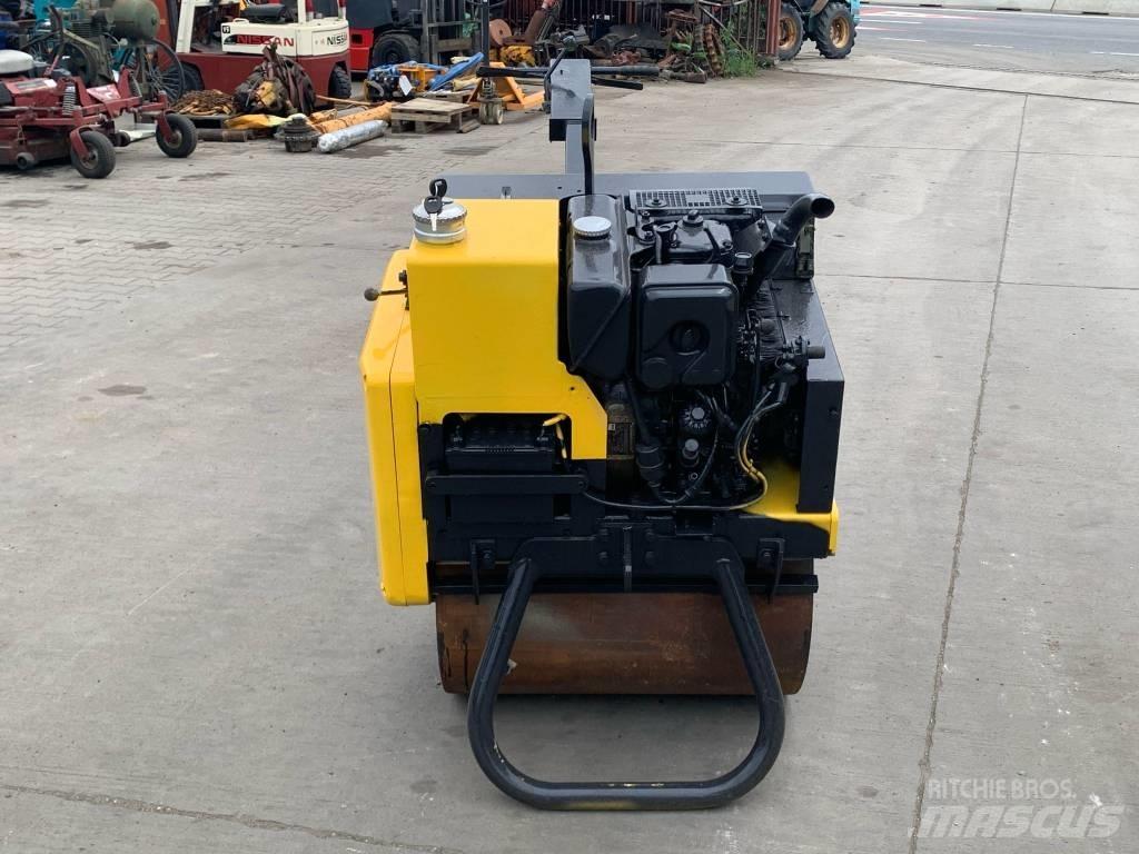 Mecalac MBR 71 Причепні віброкатки
