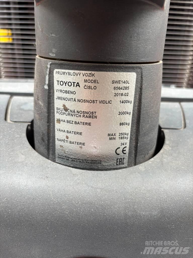 Toyota SWE140L Самохідні електроштабелери