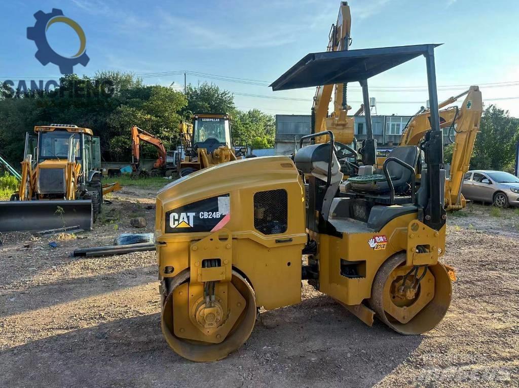 CAT CB24B Котки тротуарні