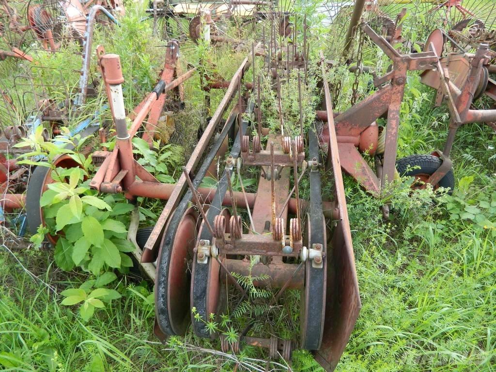 PZ 2400 Граблі і сінозворушувачі