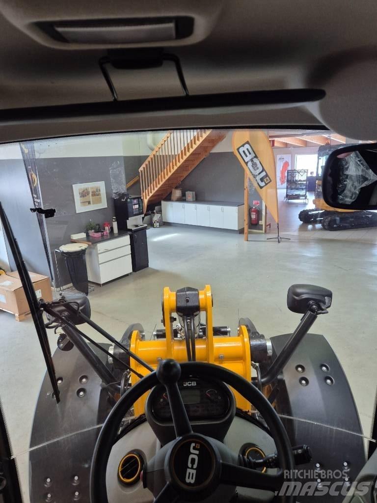 JCB 409 Фронтальні навантажувачі