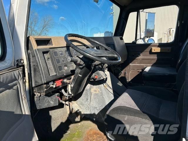 International 4900 Тягачі