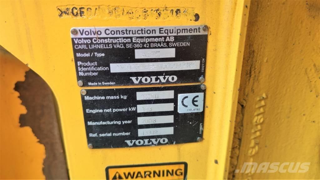 Volvo A 25 E Зчленовані самоскиди