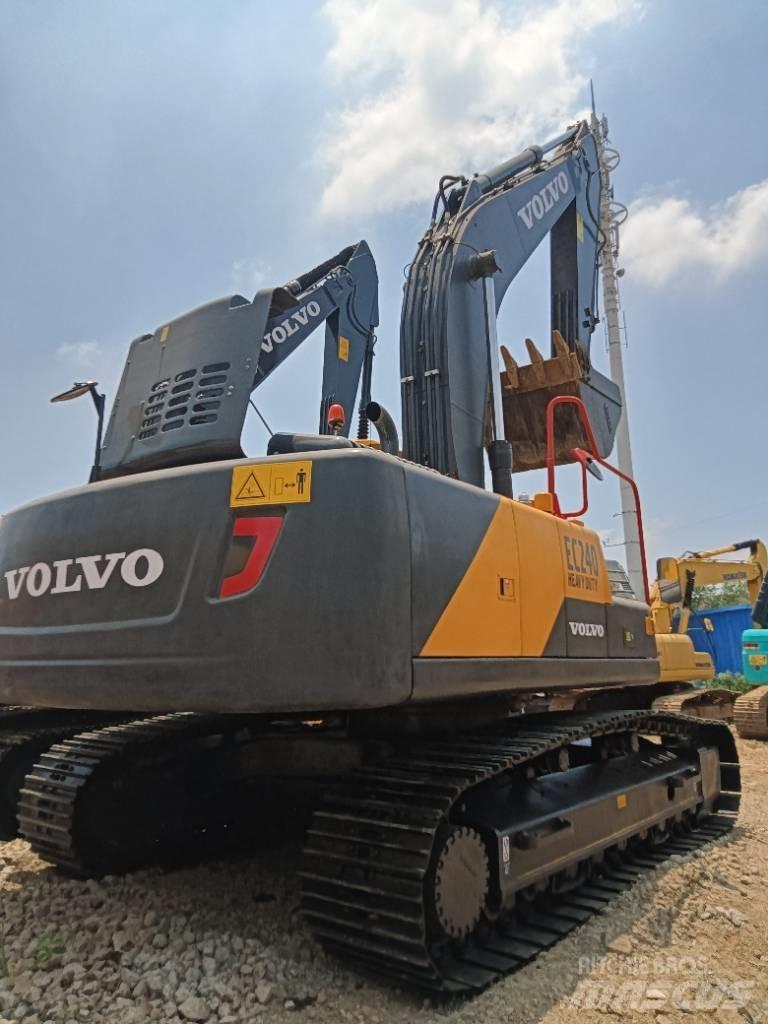 Volvo EC 240 Гусеничні екскаватори