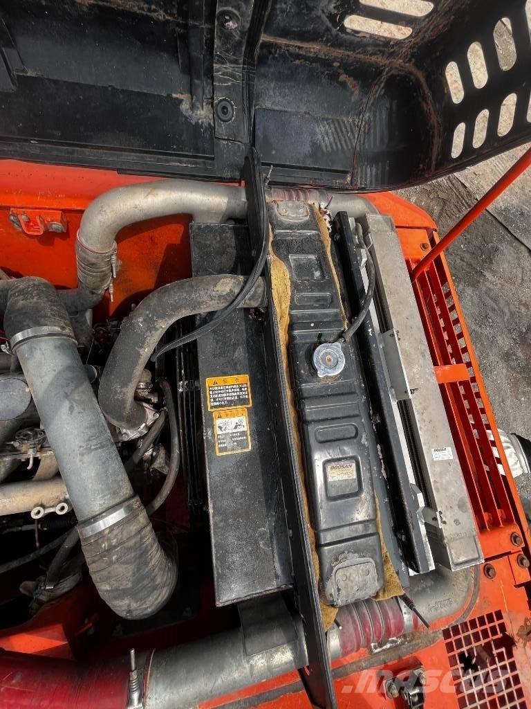 Doosan DH 225 LC-7 Гусеничні екскаватори