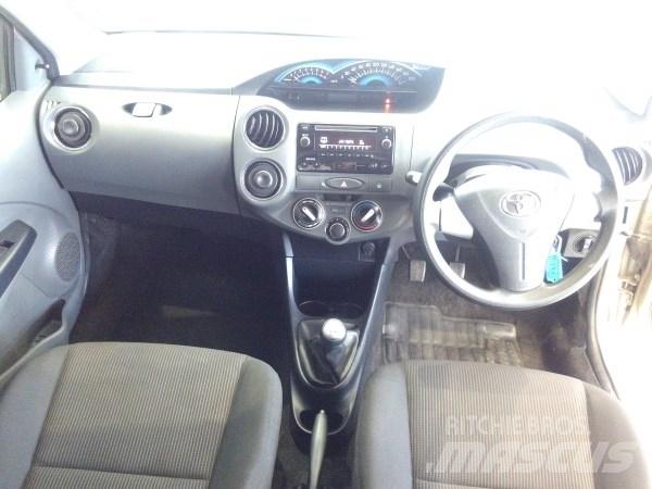 Toyota eitos Автомобілі