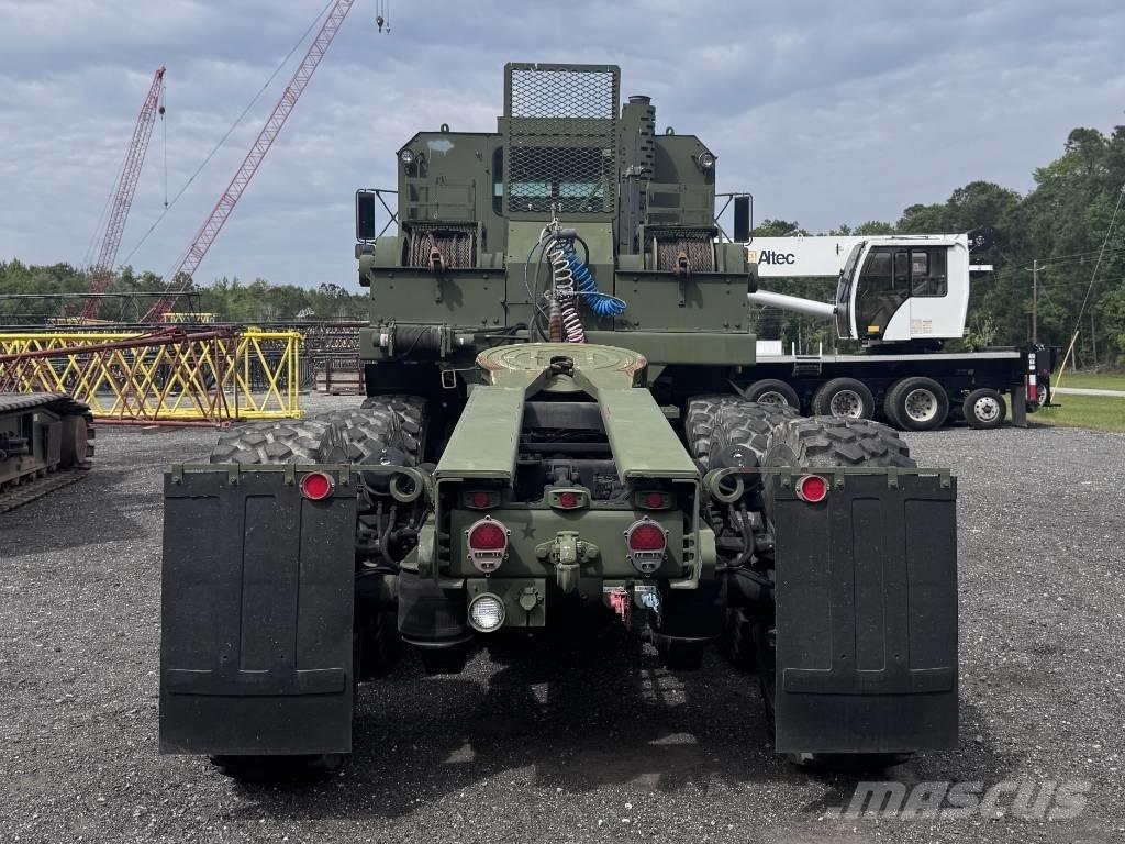 Oshkosh M1070 Тягачі