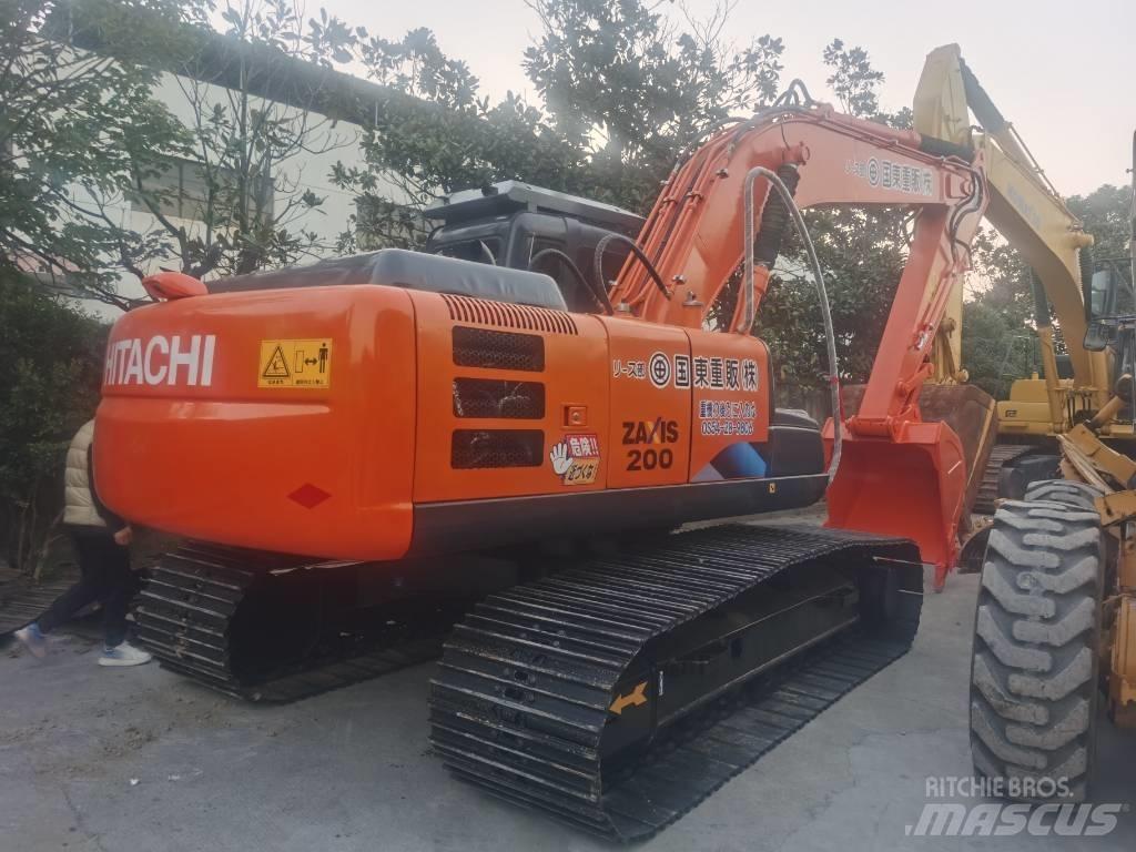 Hitachi ZX 200 Гусеничні екскаватори