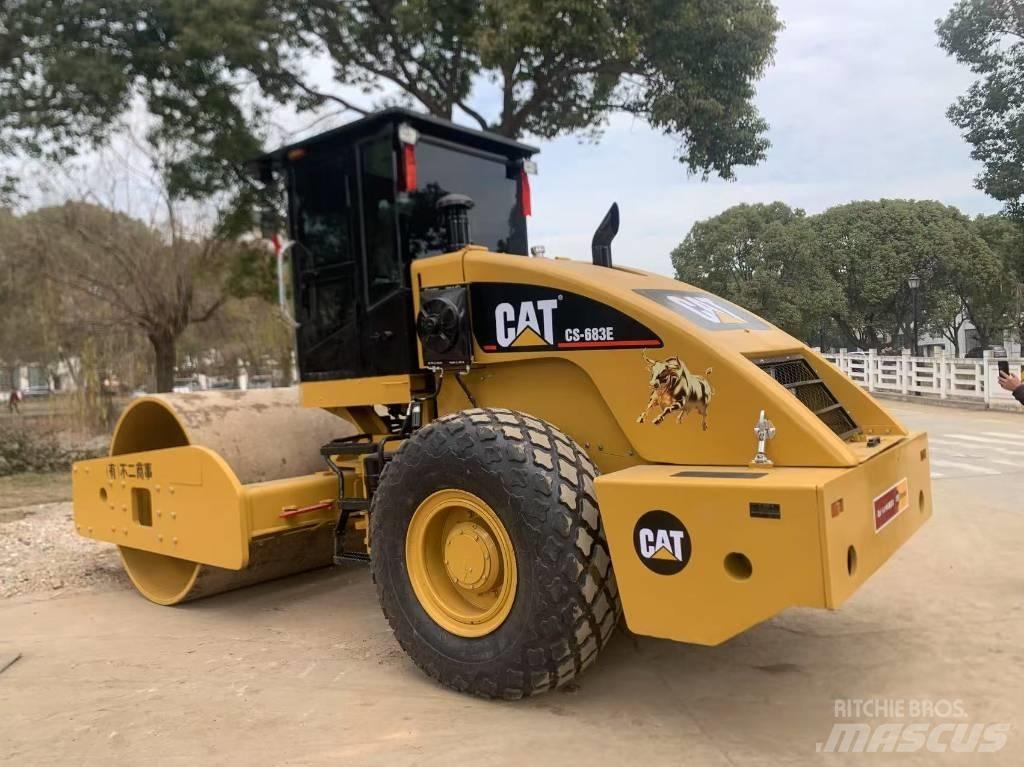 CAT CS 683 E Грунтові котки