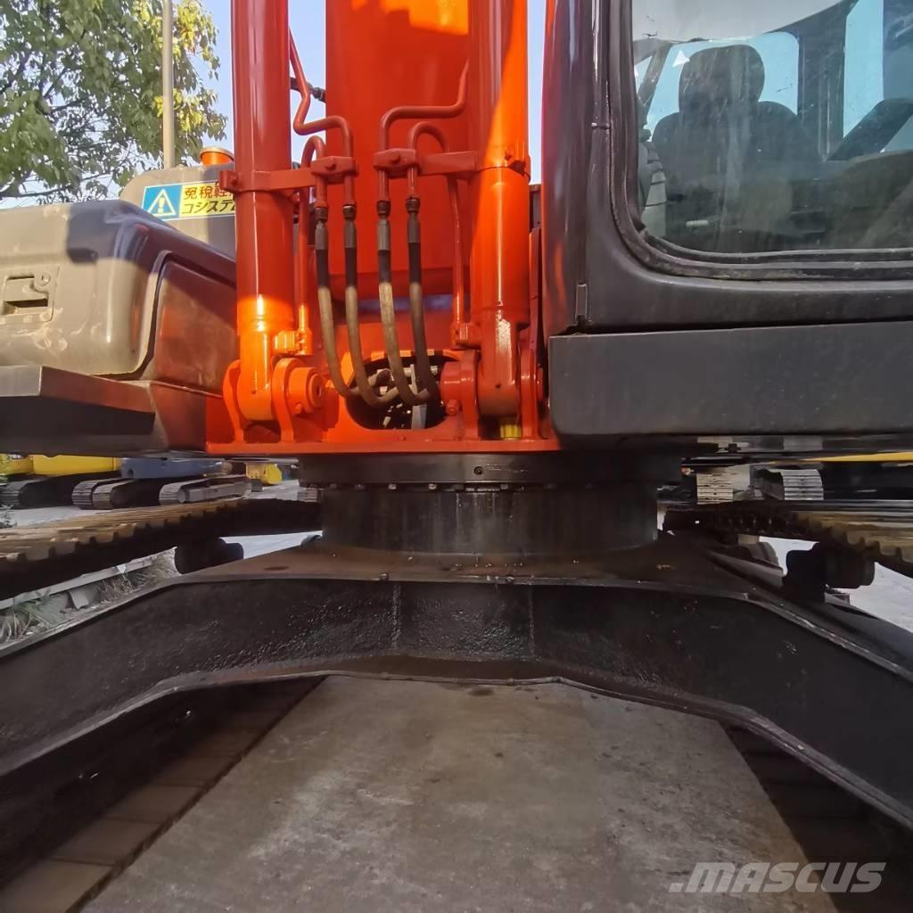 Hitachi ZX 120 Гусеничні екскаватори
