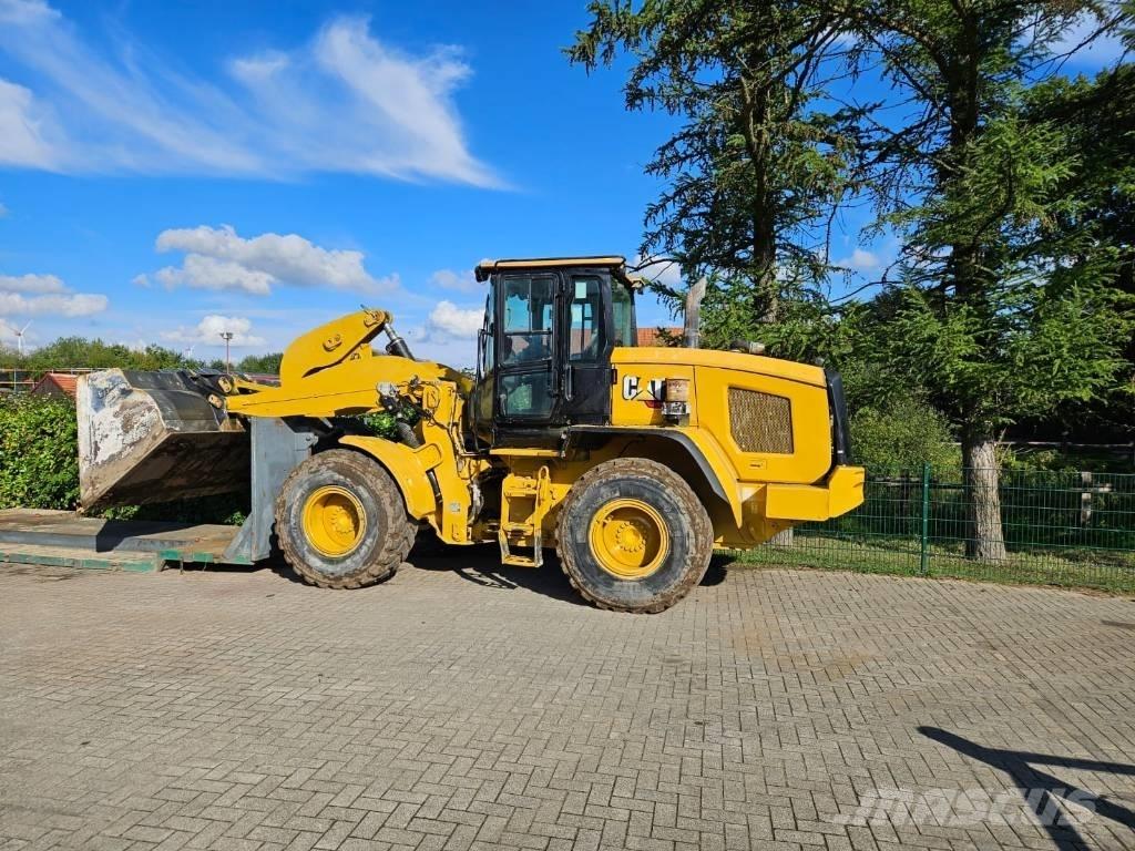 CAT 930 M Фронтальні навантажувачі