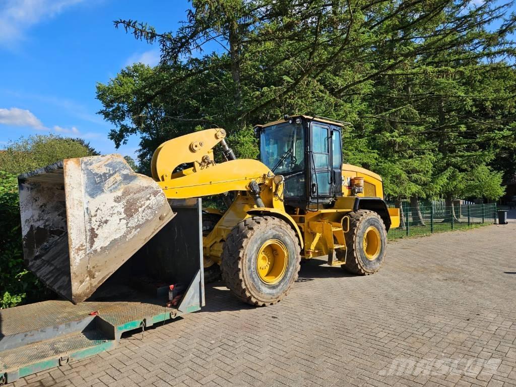 CAT 930 M Фронтальні навантажувачі