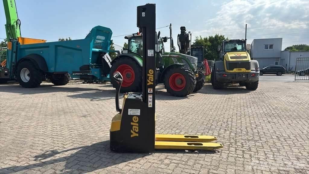 Yale MS12 AC Ручний візок