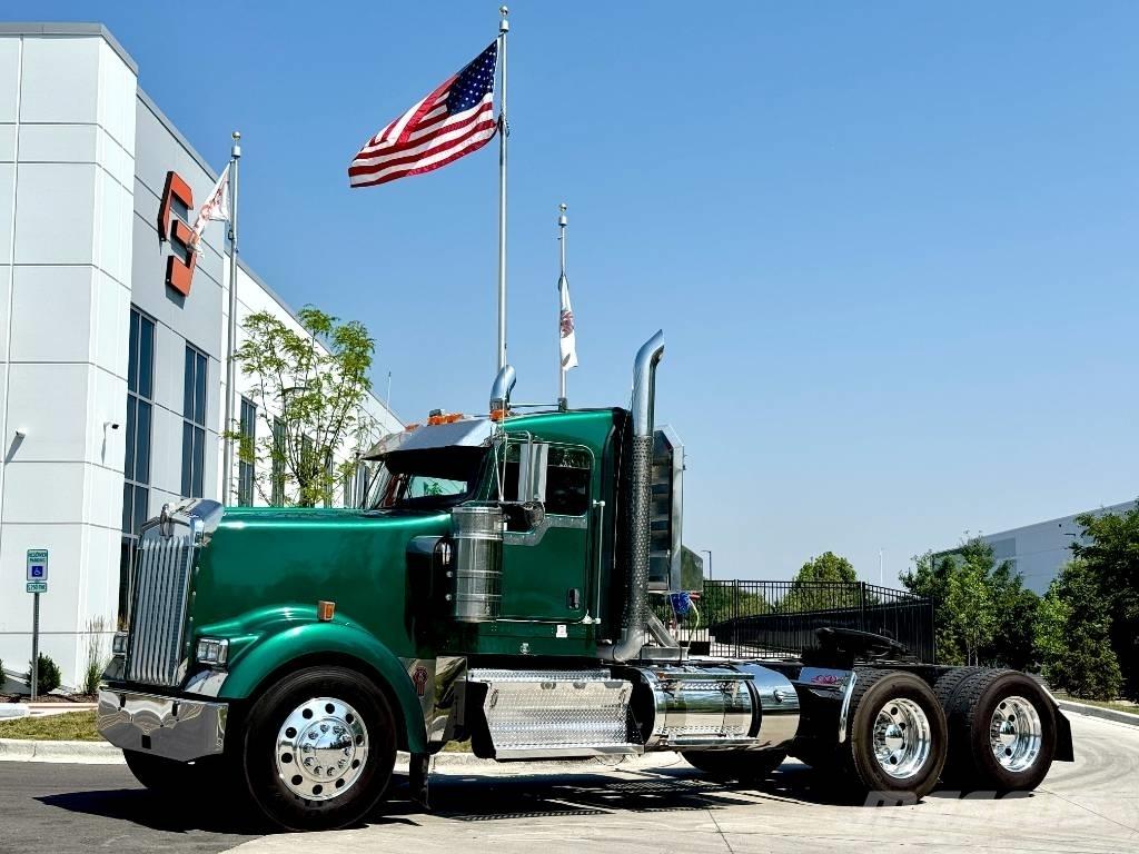 Kenworth W 900 Тягачі
