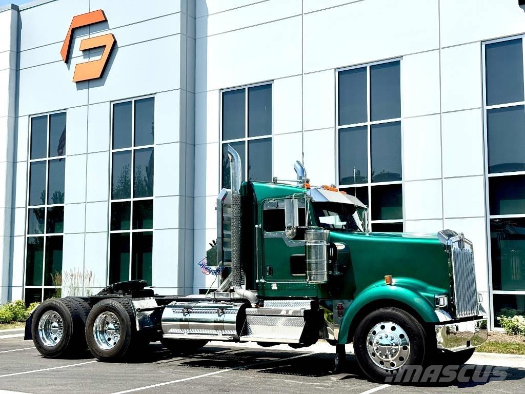 Kenworth W 900 Тягачі