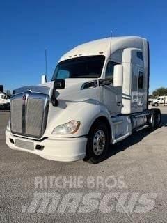 Kenworth T680 Тягачі