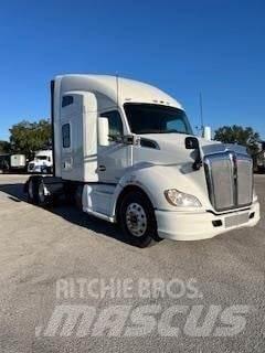 Kenworth T680 Тягачі