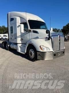 Kenworth T680 Тягачі