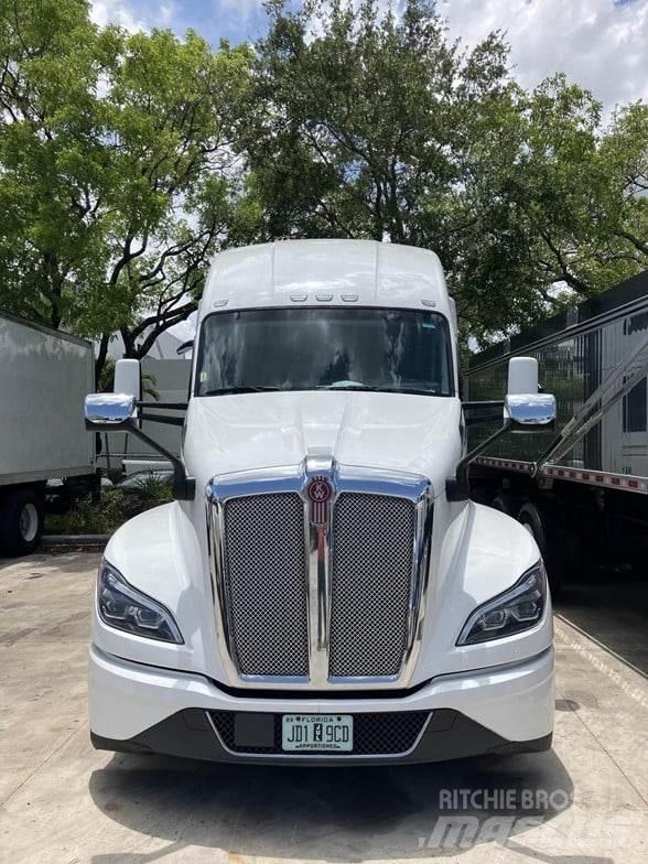 Kenworth T680 Тягачі