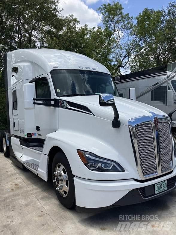 Kenworth T680 Тягачі