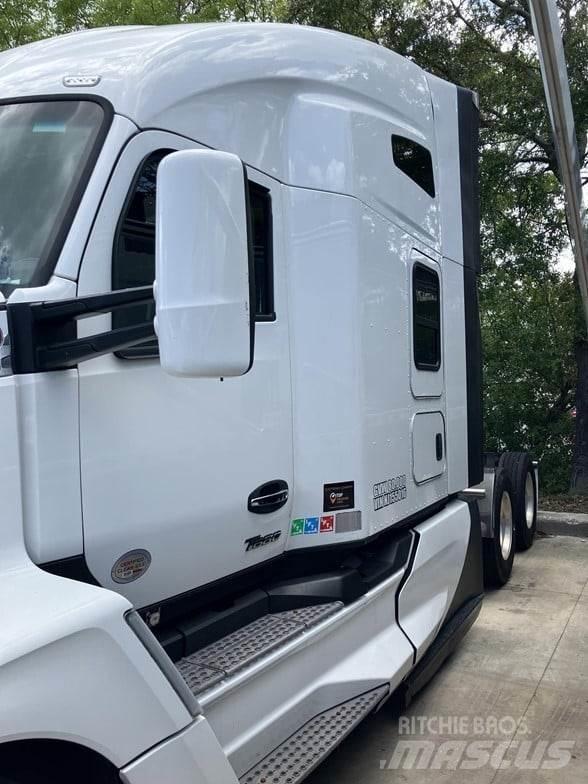 Kenworth T680 Тягачі