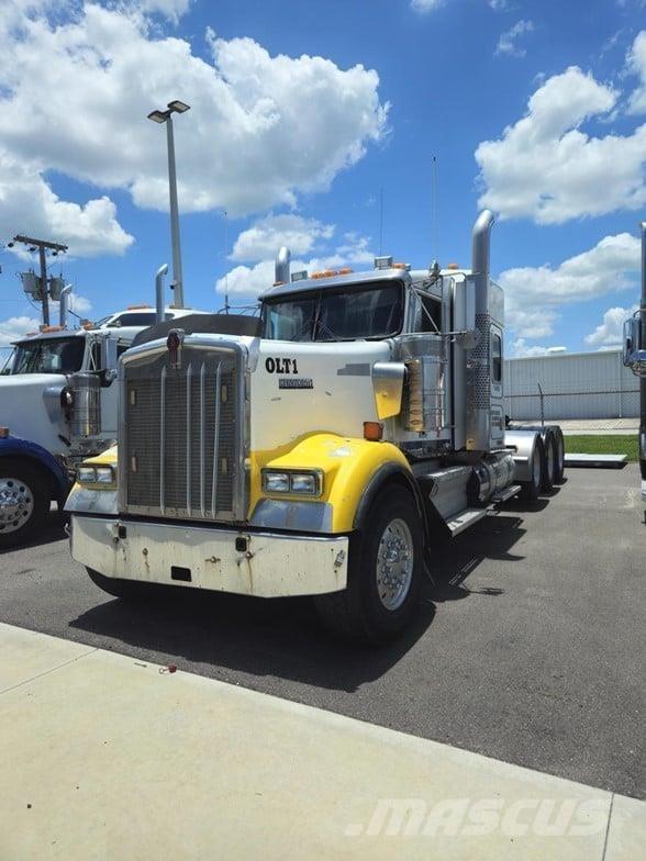 Kenworth W900 Тягачі