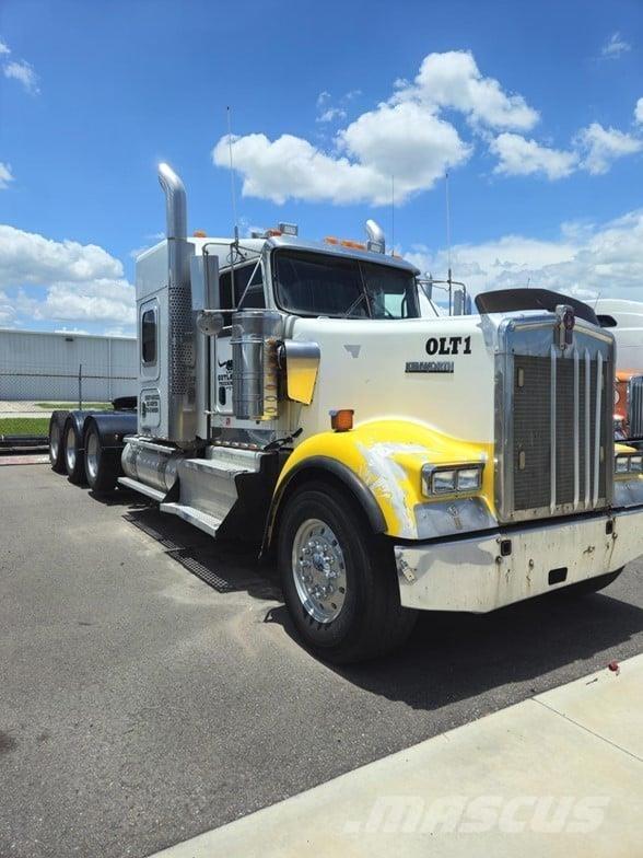 Kenworth W900 Тягачі