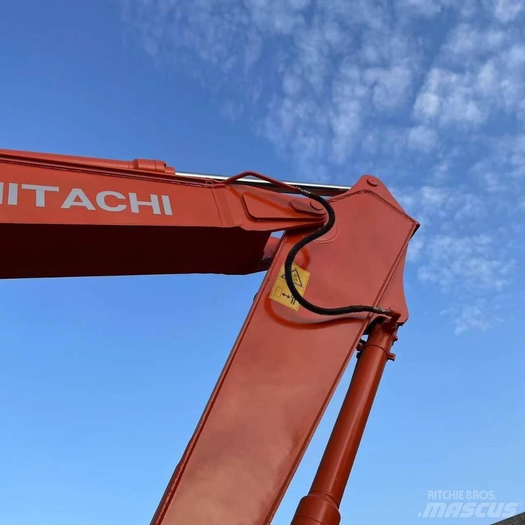 Hitachi ZX200 Гусеничні екскаватори