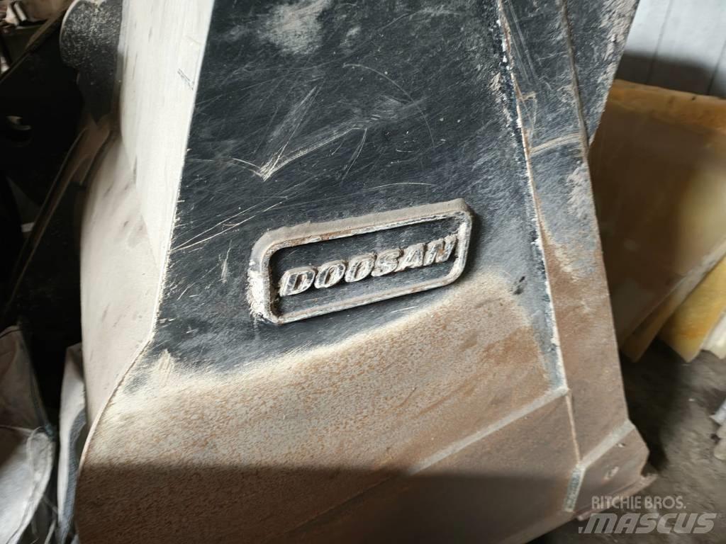 Doosan DL 320-7 Фронтальні навантажувачі