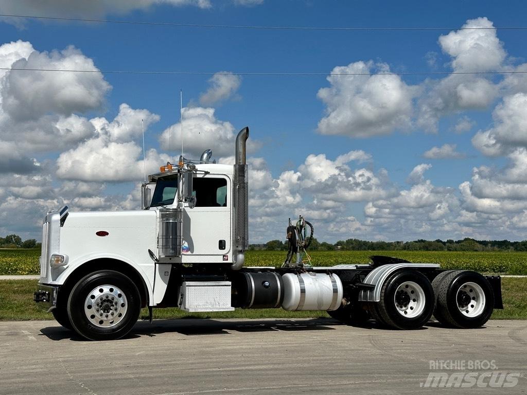 Peterbilt 388 Тягачі