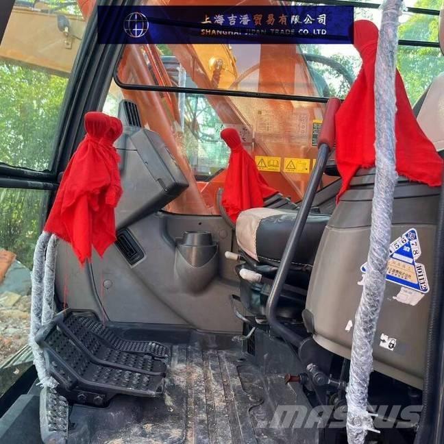 Hitachi ZX 135 Гусеничні екскаватори