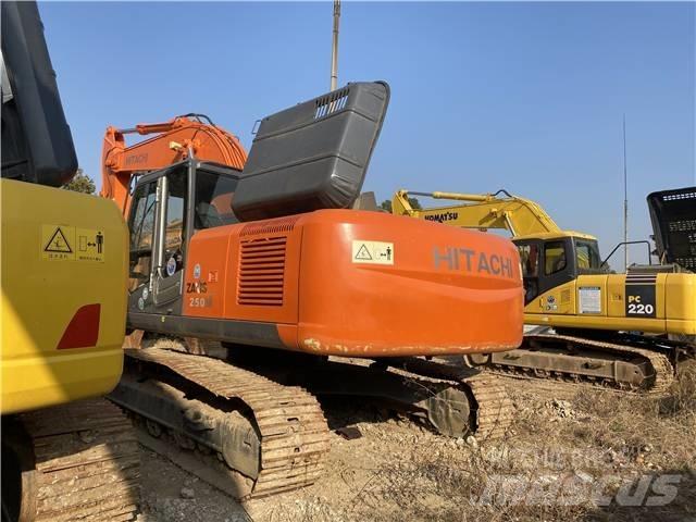 Hitachi ZX250 Гусеничні екскаватори
