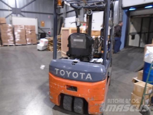 Toyota 8FBE20U Самохідні електроштабелери