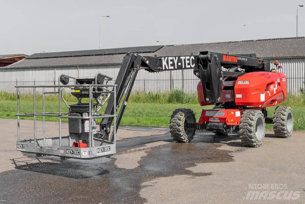 Manitou 200 ATJ e Колінчаті підйомники
