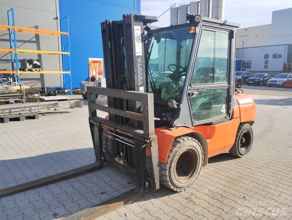 Toyota 02-8 FGJF 35 Газові навантажувачі