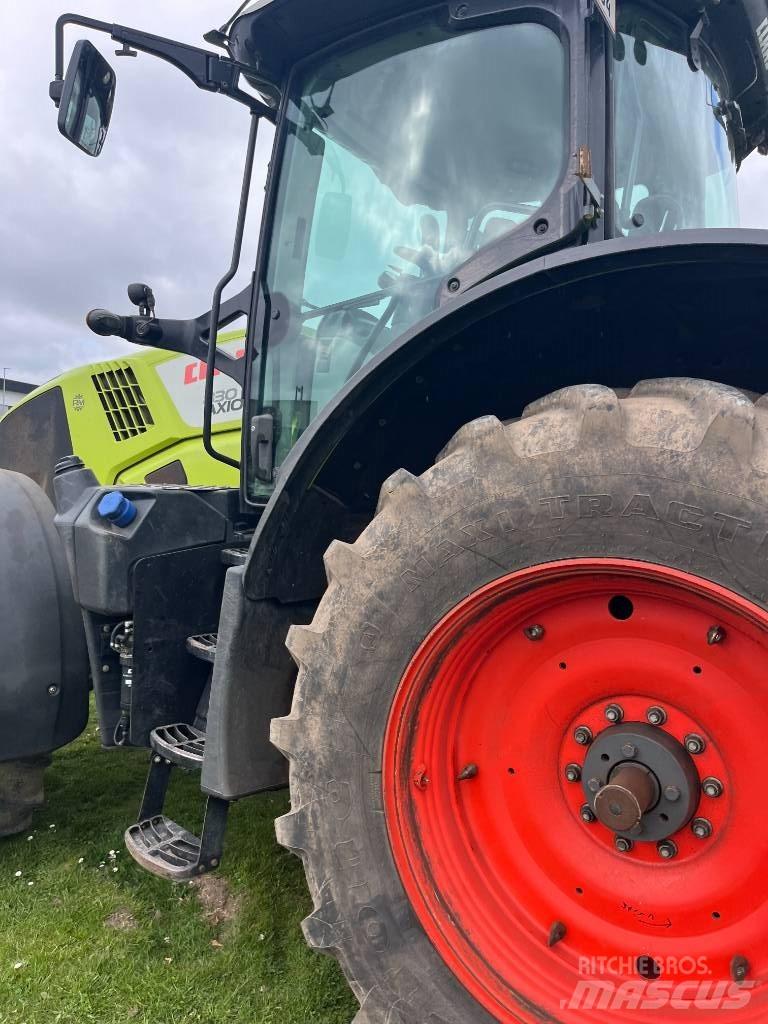 CLAAS AXION 830 CIS+ Трактори