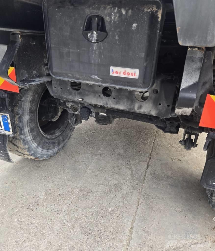 Unimog U20 Фургони-самоскиди