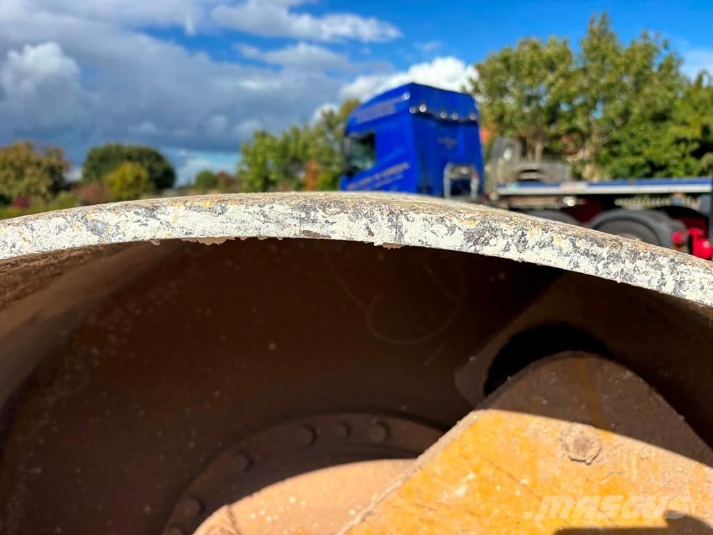 CAT CS 64 B Грунтові котки