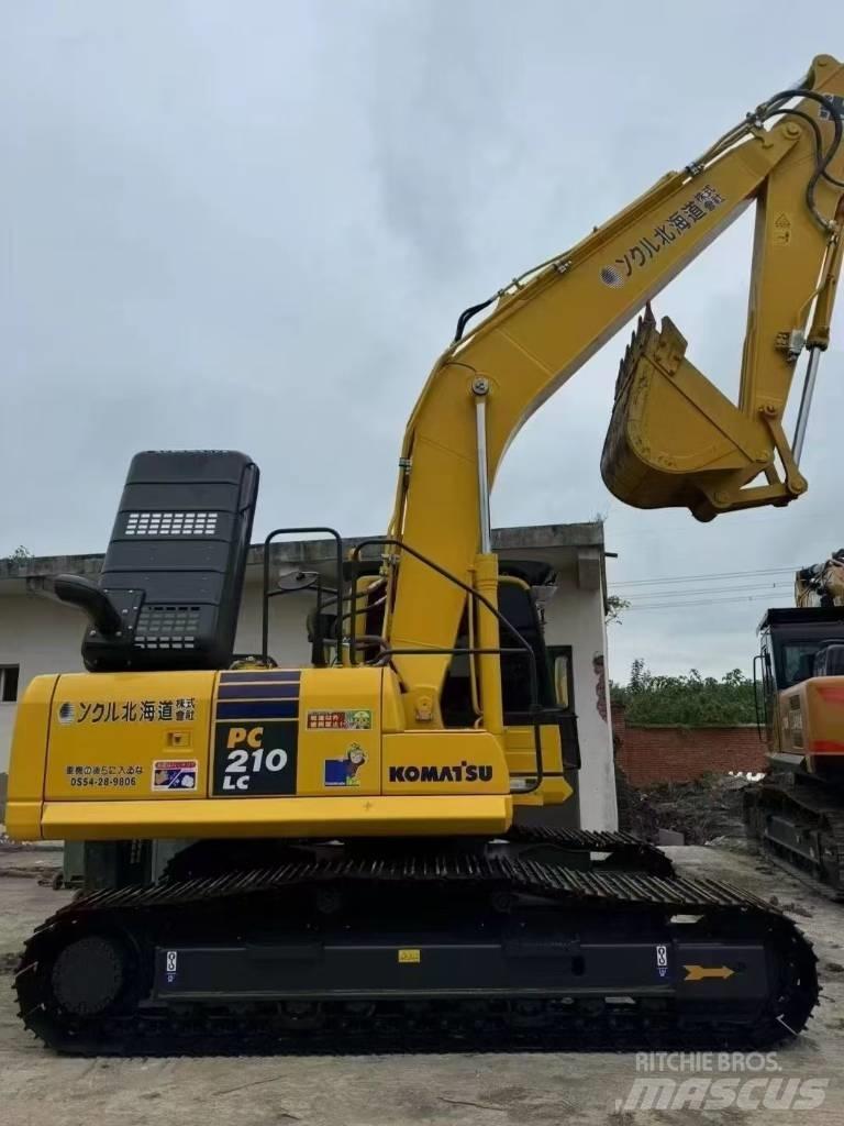 Komatsu 210LC-8 Гусеничні екскаватори