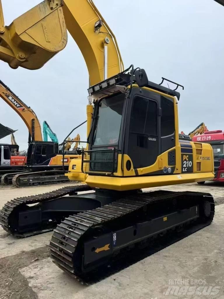 Komatsu 210LC-8 Гусеничні екскаватори
