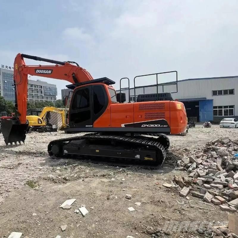 Doosan DX300 Гусеничні екскаватори