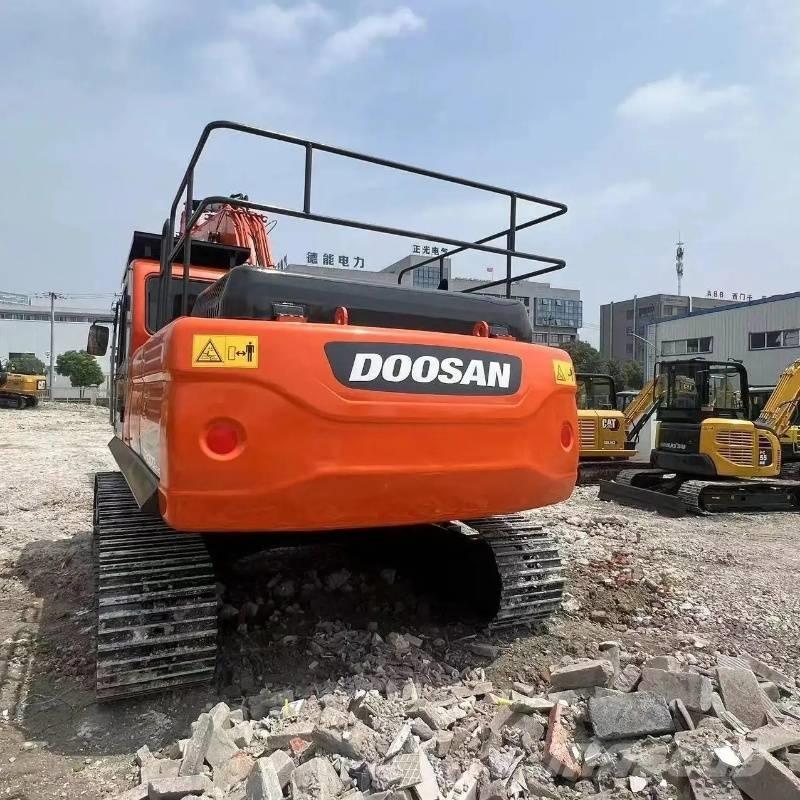 Doosan DX300 Гусеничні екскаватори