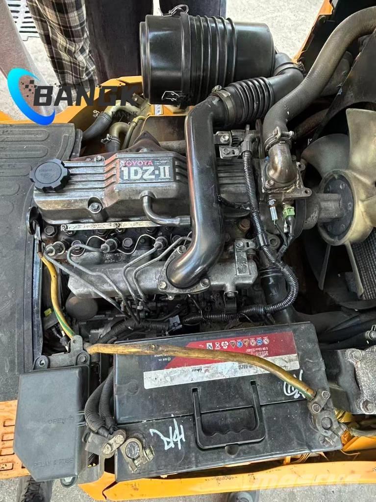 Toyota 15 Дизельні навантажувачі