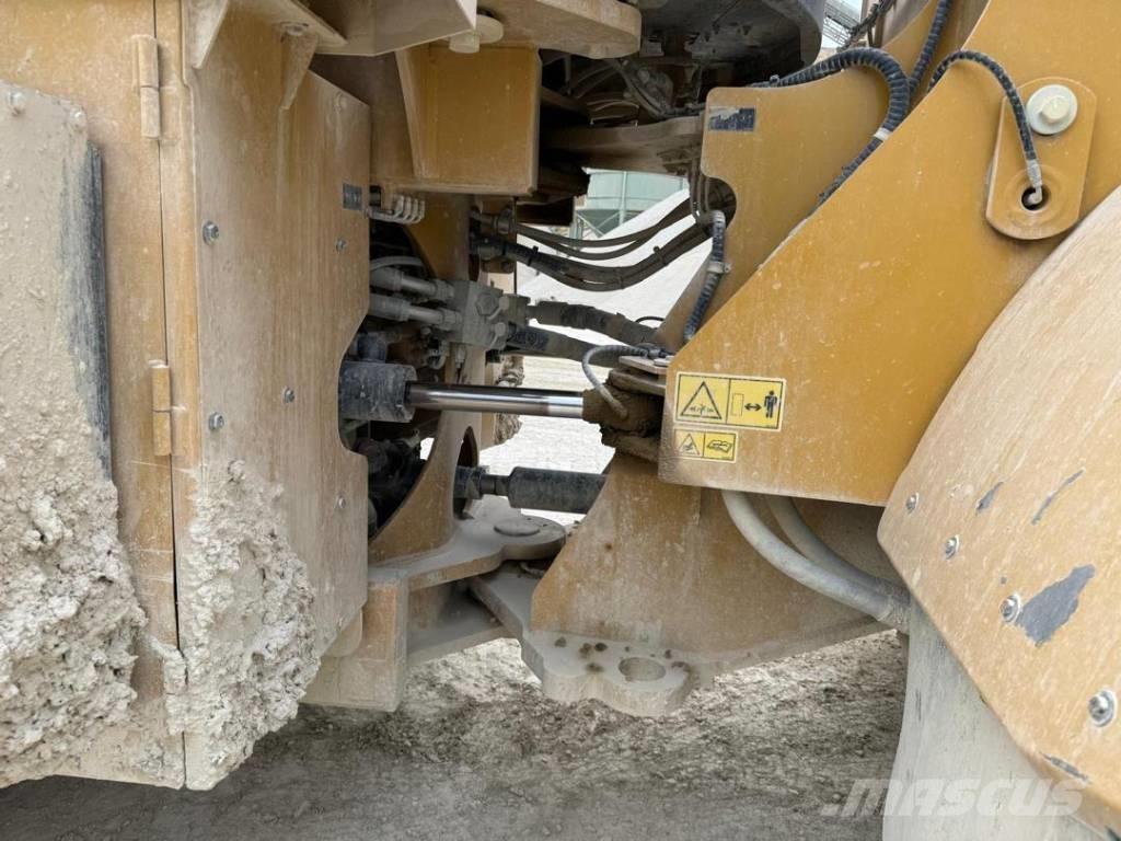CAT 972M Фронтальні навантажувачі