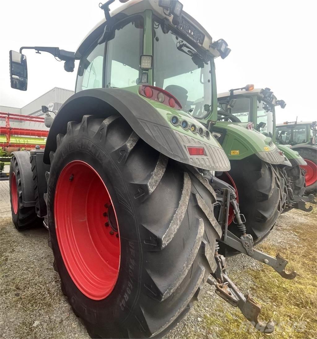Fendt 820 Vario Трактори